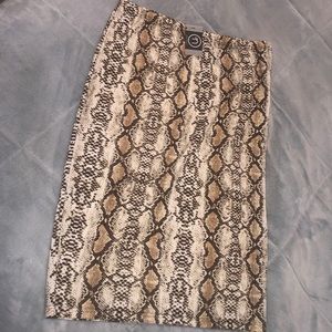 Brand new nuggles snakeskin pencil skirt